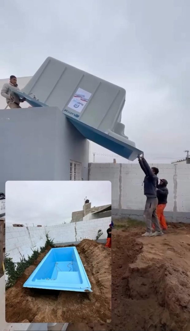 Piscina izada por encima de la casa para llegar al fondo